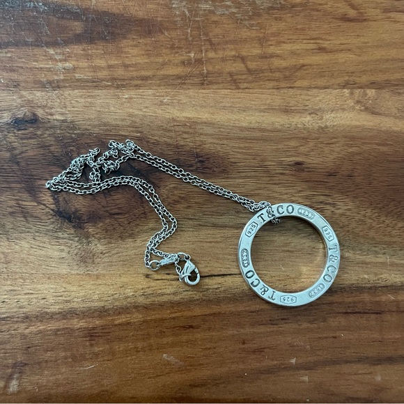 Authentic Tiffany & Co Large Circle Pendant with 18’ chain. - Picture 8 of 10